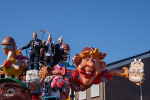 Veel publiek bij de jaarlijkse optocht van de Piëlhaas in Venray