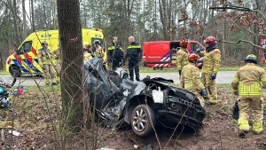 Automobilist zwaargewond na eenzijdig ongeval in Merselo