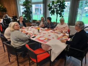 Gezellige lunch tijdens de Week van de Eenzaamheid