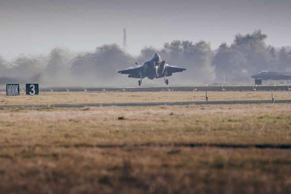 Onderzoek naar uitbreiding luchthavens en trainingsfaciliteiten Defensie.